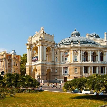 Perfect Apartment Near To Train Station And City Of Center Odesa Exterior photo